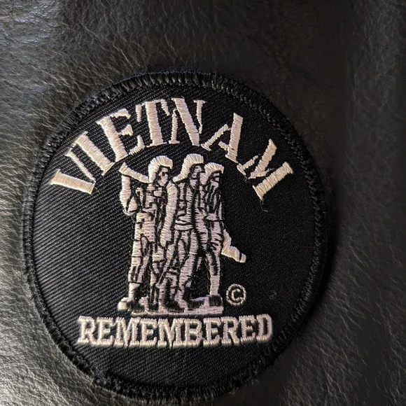 Harley Davidson XXL black leather vest Vietnam patches American Flag Biker Pow - Picture 10 of 10